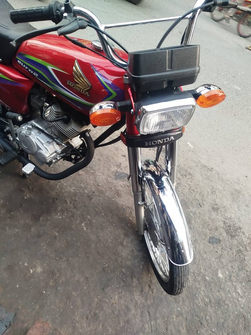 Very cheap price Honda CG 125Lush condition urgently sale please conta 1