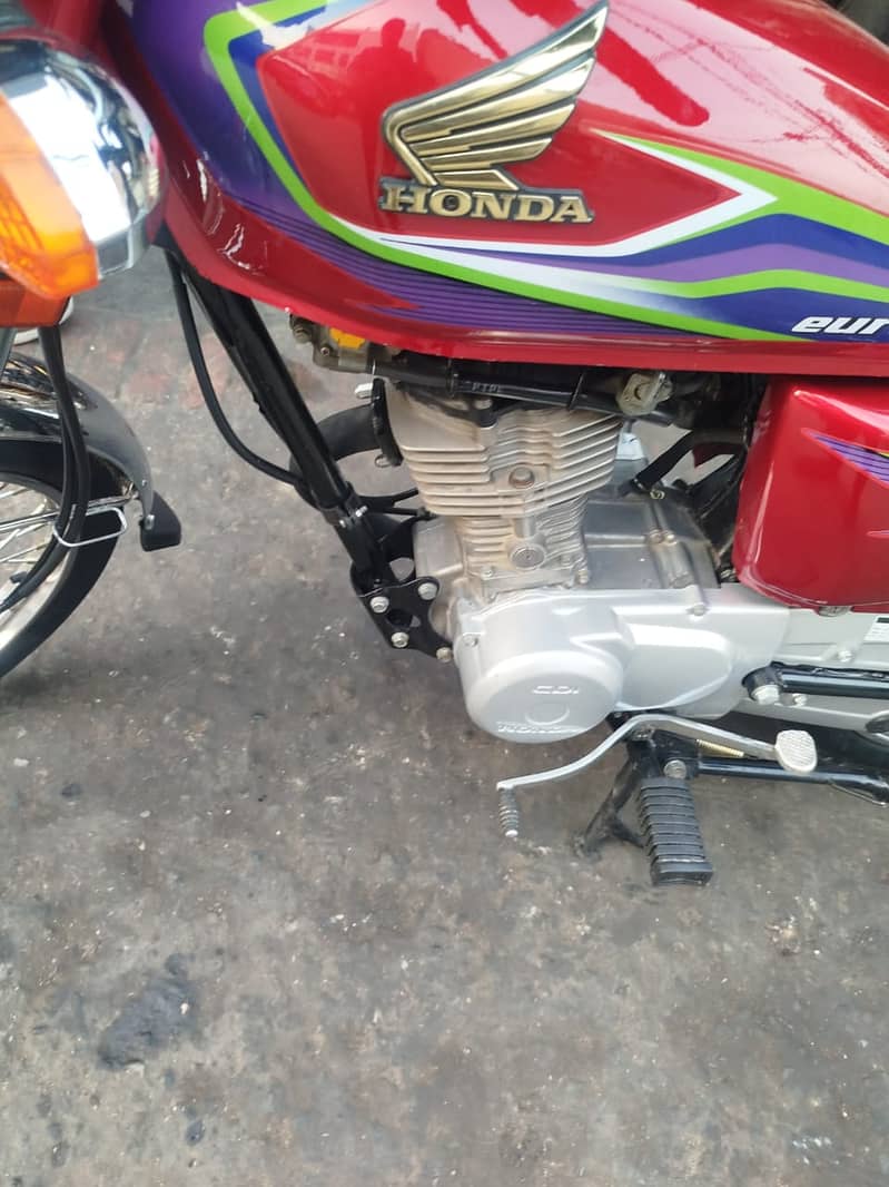 Very cheap price Honda CG 125Lush condition urgently sale please conta 2