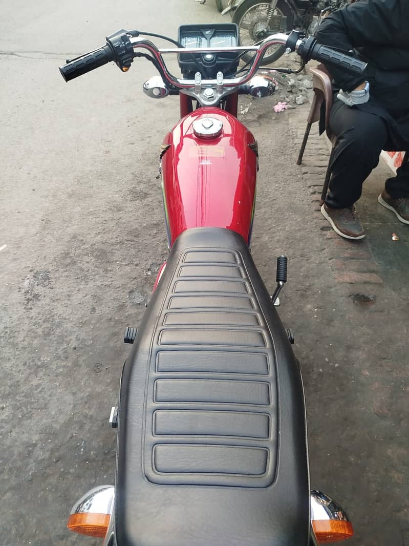 Very cheap price Honda CG 125Lush condition urgently sale please conta 3