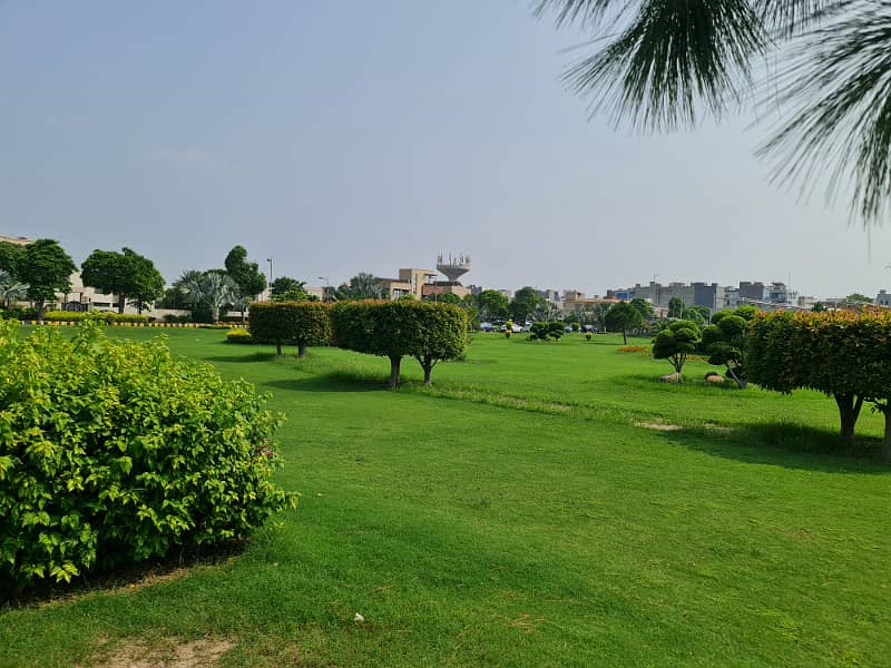 Facing Park And 80 Ft Road Double Location One Kanal Ideal Plot For Sale 2