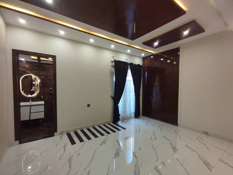 5 MARLA ELEGANT HOUSE FOR RENT IN THE HEART OF BAHRIA TOWM 16