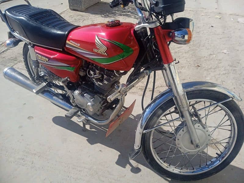 Honda 125 v good condition only call 6