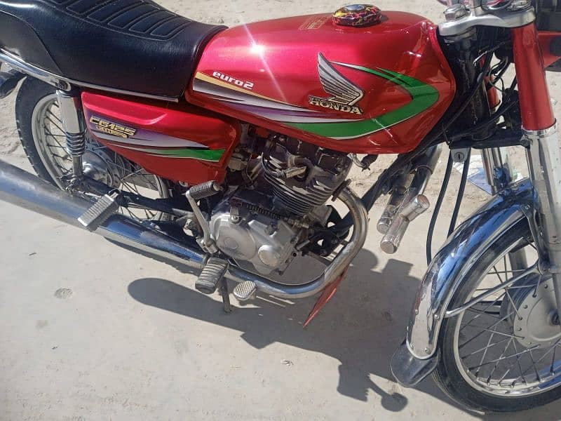 Honda 125 v good condition only call 7