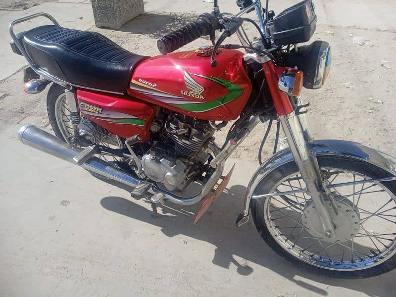 Honda 125 v good condition only call 8