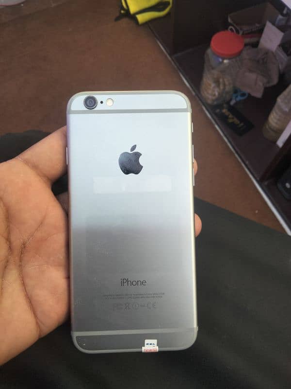 i phone 6 : 16 Gb factory unlocked geniun panel condition 10/10 3