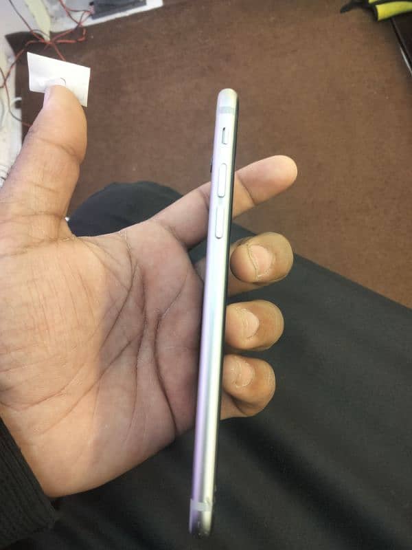 i phone 6 : 16 Gb factory unlocked geniun panel condition 10/10 4