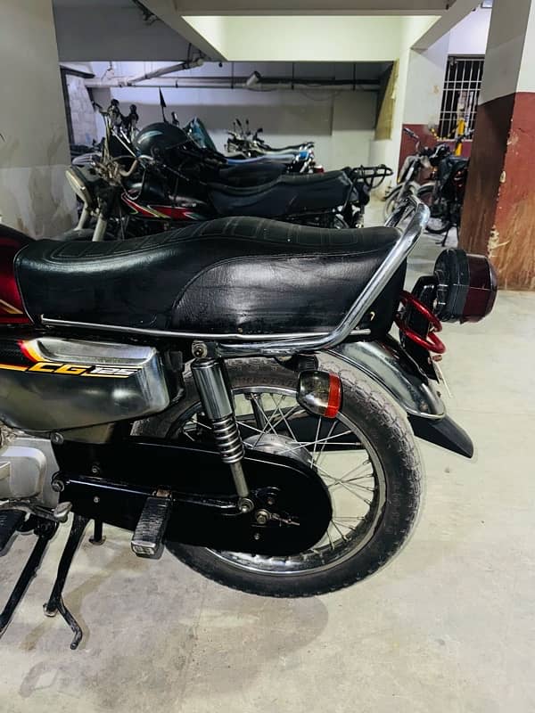 Honda 125 special addition 2022 red Color 1