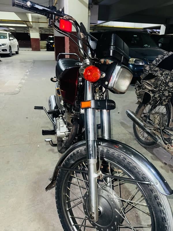 Honda 125 special addition 2022 red Color 3