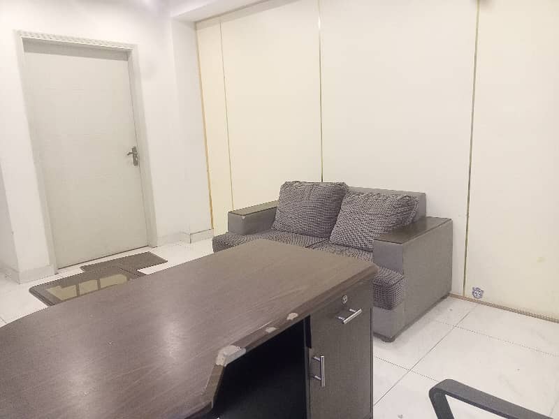 04 MARLA COMMERCIAL FULLY FURNISHED FLOOR AVAILABLE 11