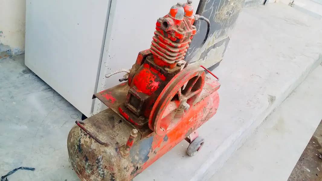 2 Air Compressors Working Condition | Red 60 Litre | Green 40 Litr 2