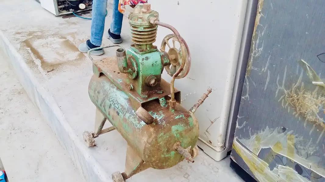 2 Air Compressors Working Condition | Red 60 Litre | Green 40 Litr 9