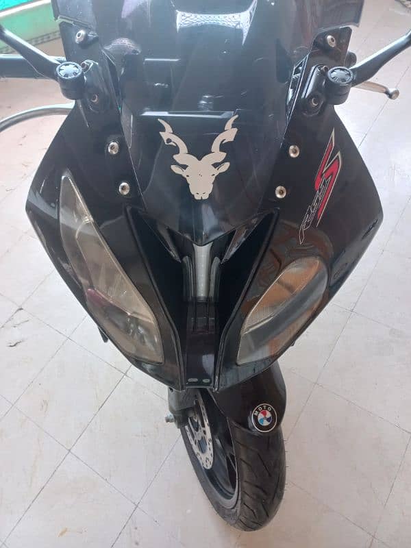 Raplica BMW S1000RR . 2019 model.  lahore number. 10/10 3