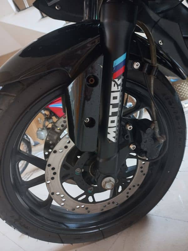 Raplica BMW S1000RR . 2019 model.  lahore number. 10/10 6