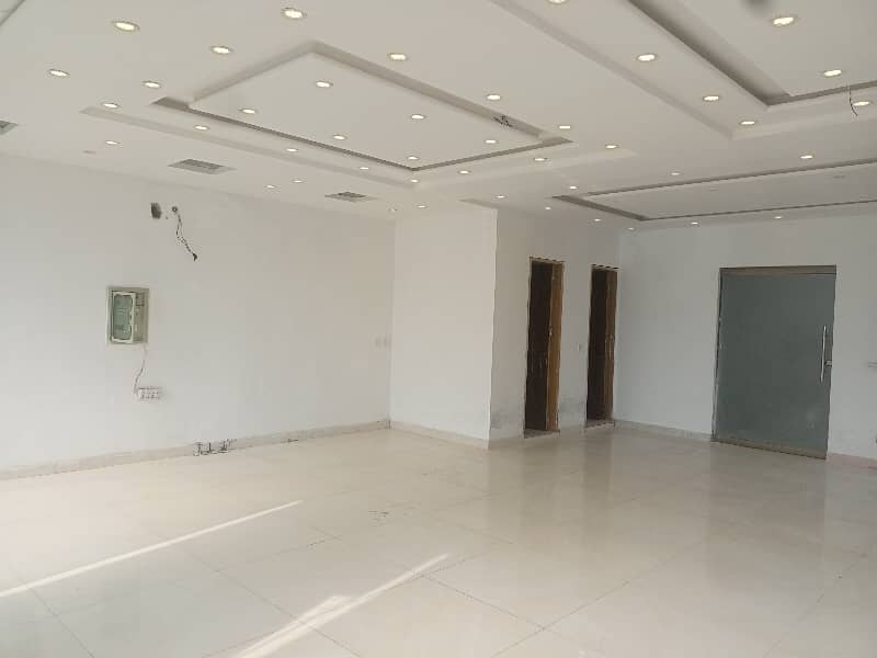 04 MARLA COMMERCIAL FLOOR AVAILABLE 2