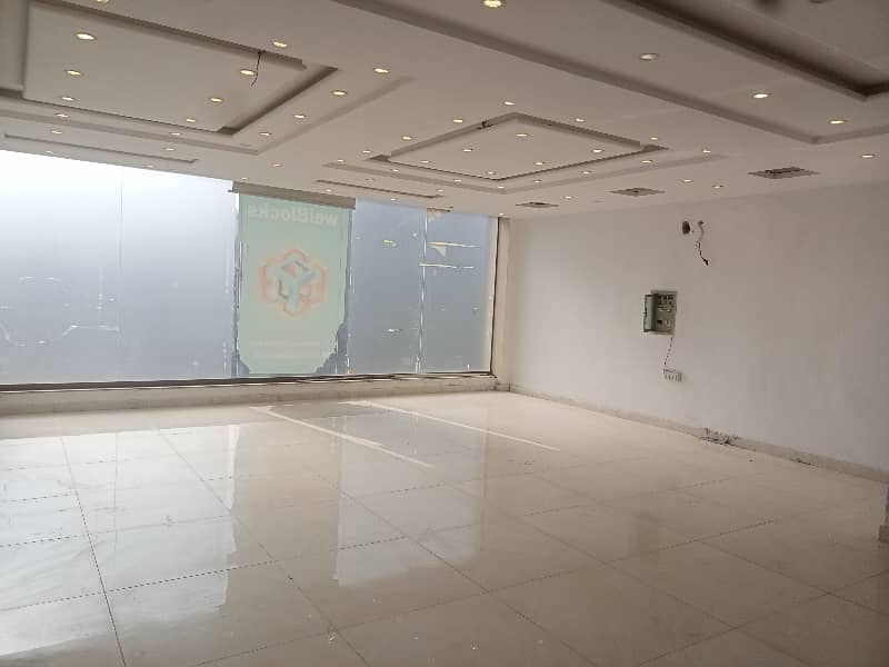 04 MARLA COMMERCIAL FLOOR AVAILABLE 4