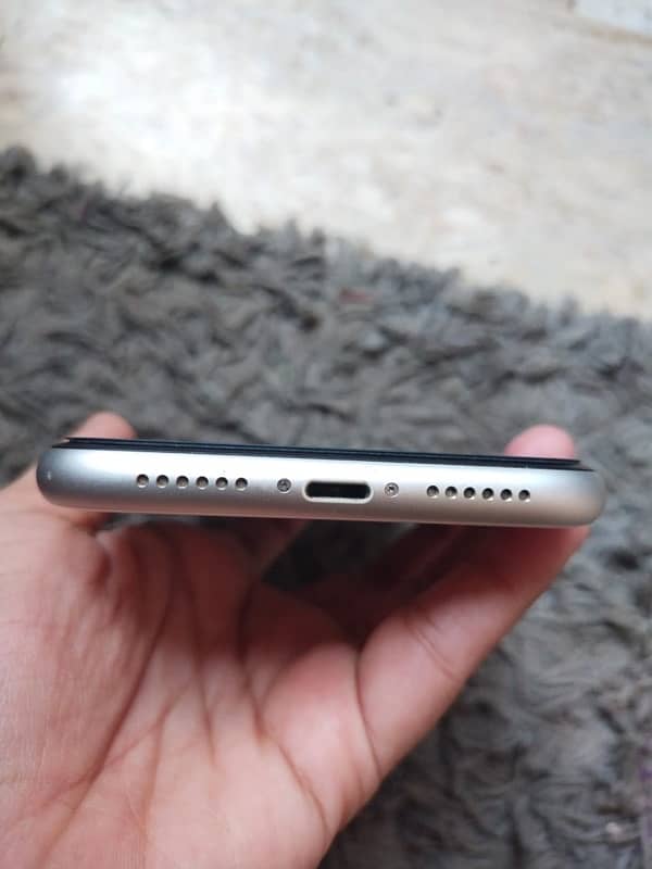 iPhone 11 128gb pta approved 5