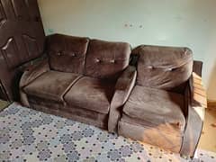 7seater slightly used heavy sofa set with fancy table