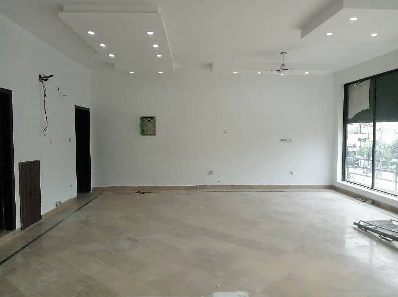 04 MARLA COMMERCIAL FLOOR AVAILABLE 1