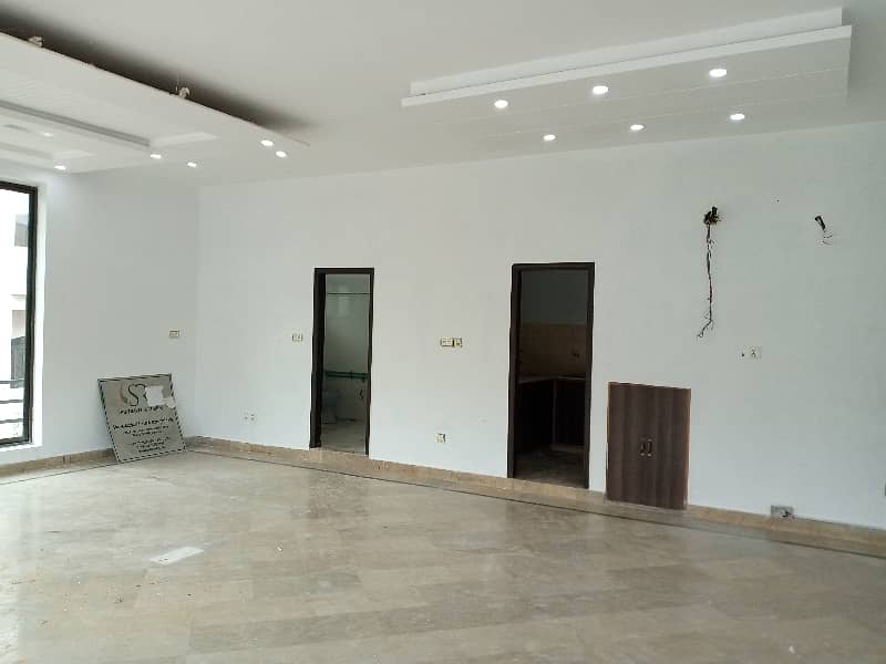 04 MARLA COMMERCIAL FLOOR AVAILABLE 12