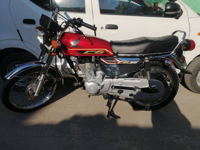 Honda 125 self start like a new bike 7