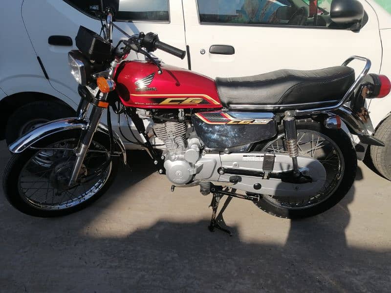 Honda 125 self start like a new bike 11