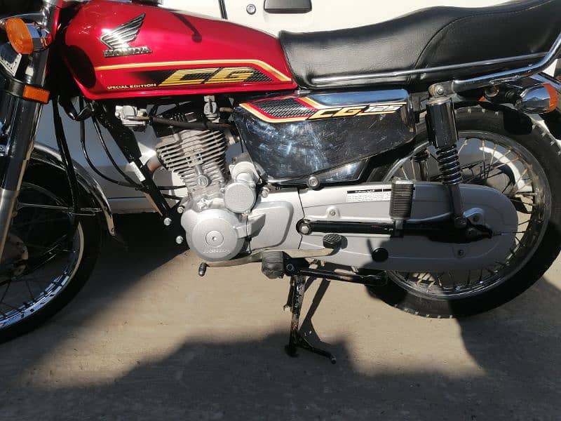 Honda 125 self start like a new bike 13