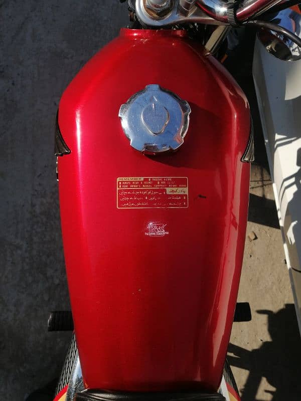 Honda 125 self start like a new bike 15