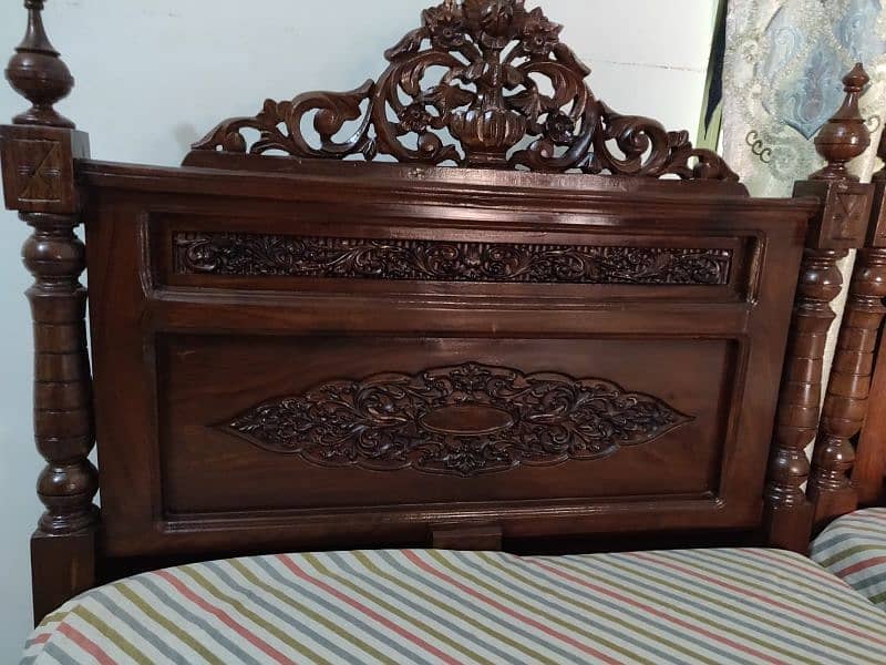 Chinioti single bed set new excellent condition. . . 1