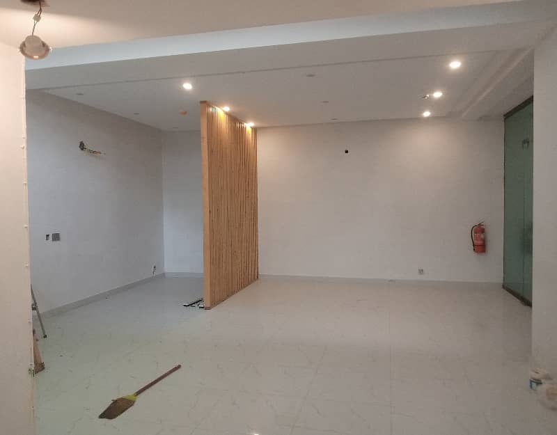 04 MARLA COMMERCIAL BASEMENT WITH LIFT AVAILABLE 0