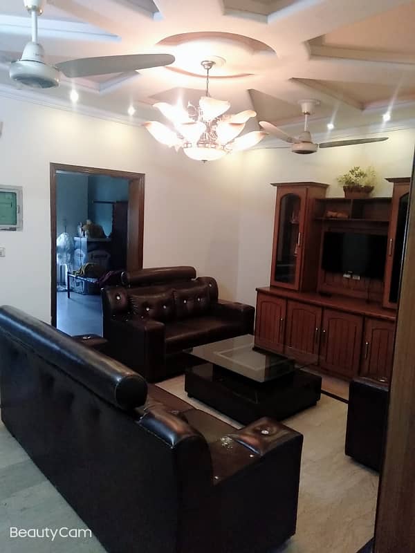 Vip beautiful 5 marla upper portion is available for rent in sabzazar lhr 2