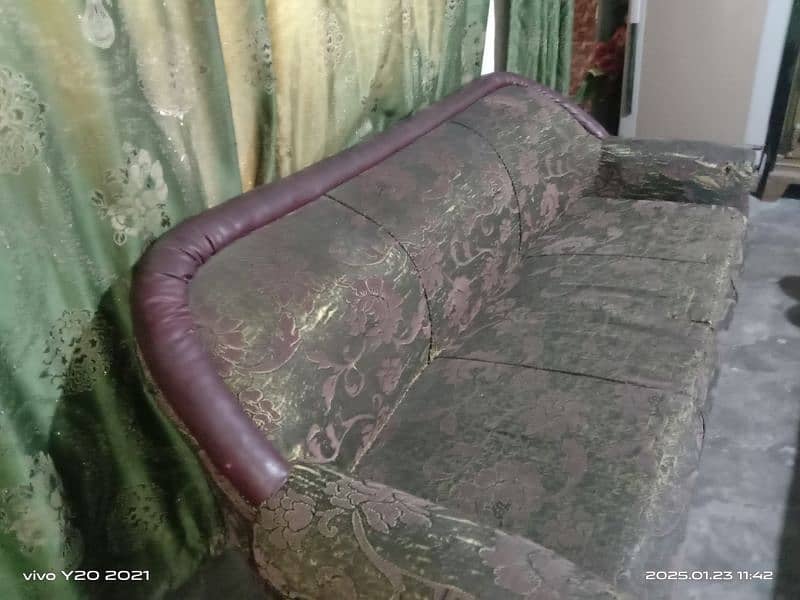 3 sofa set condition 10 / 8 0