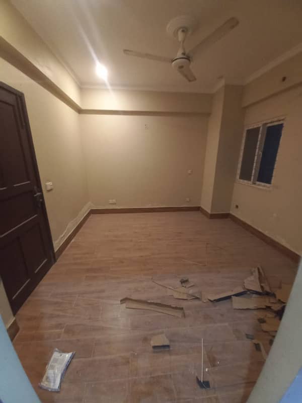 WITH LIFT CAR PARKING APARTMENT FOR RENT 3BEDROOM WITH DRAWING ROOM FULLY RENOVATED 1