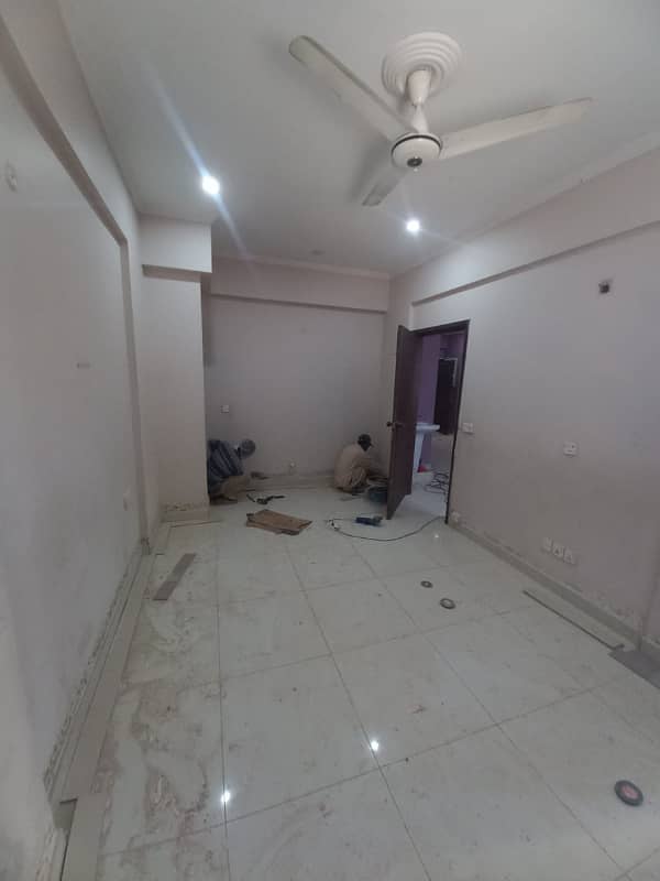 WITH LIFT CAR PARKING APARTMENT FOR RENT 3BEDROOM WITH DRAWING ROOM FULLY RENOVATED 15