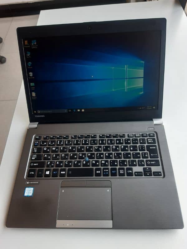 Toshiba Dyna book i3 6 Gen Lighting & Lithium 1