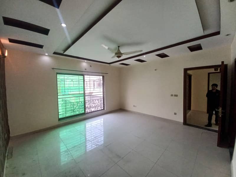 1 Kanal Upper Portion For Rent Available In Valencia Housing Society Lahore Bijli Pani Gas Available 9