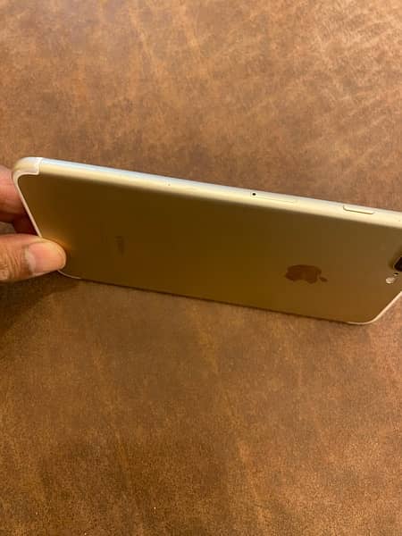 7plus 32GB 10/10 PTA urgent sale 1