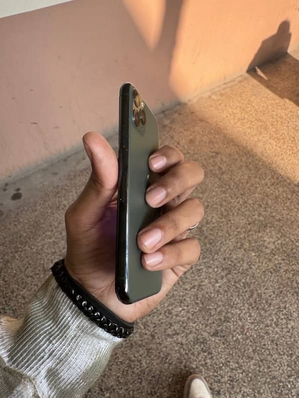 iphone 11 pro(NON PTA) 2