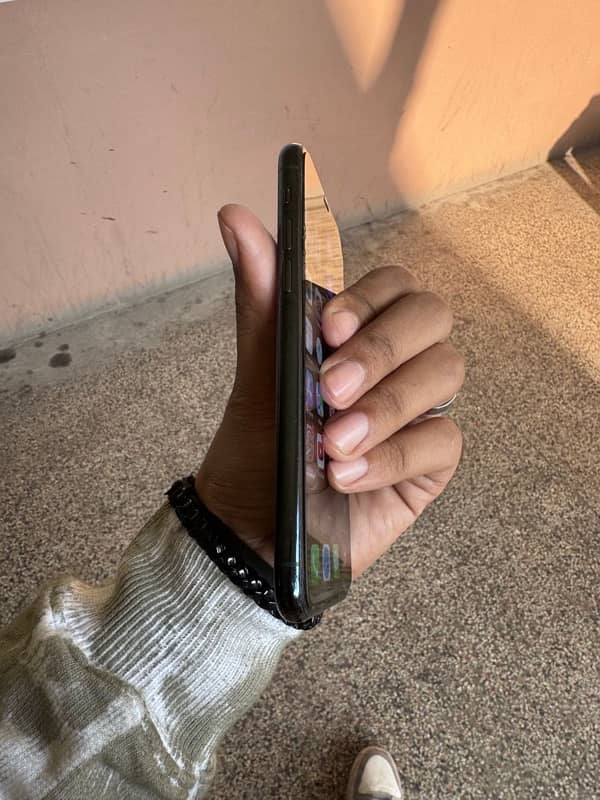 iphone 11 pro(NON PTA) 3