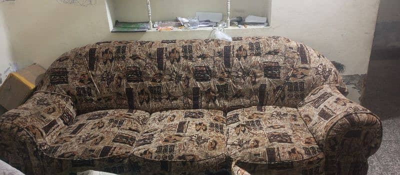 Classic 3-Piece Sofa Set in Good Condition 0