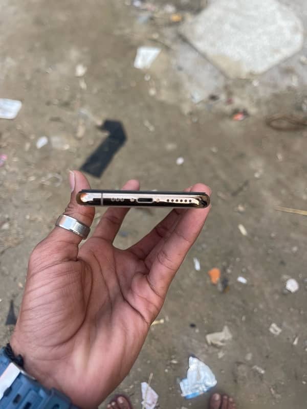 i phone xs Pta Approved (Gold color) 1