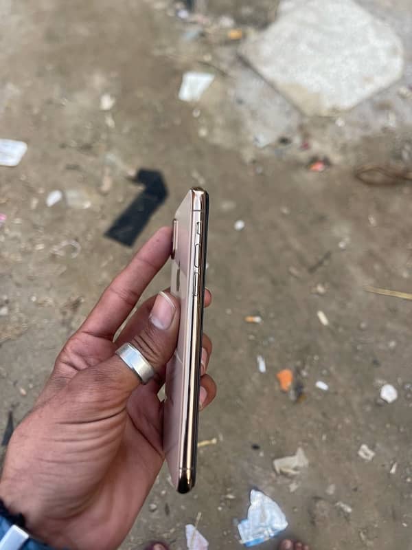 i phone xs Pta Approved (Gold color) 3