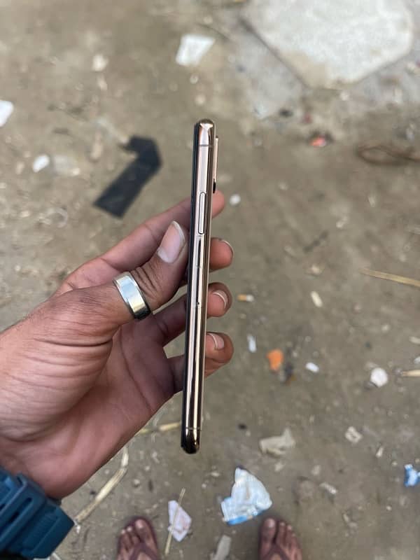 i phone xs Pta Approved (Gold color) 4