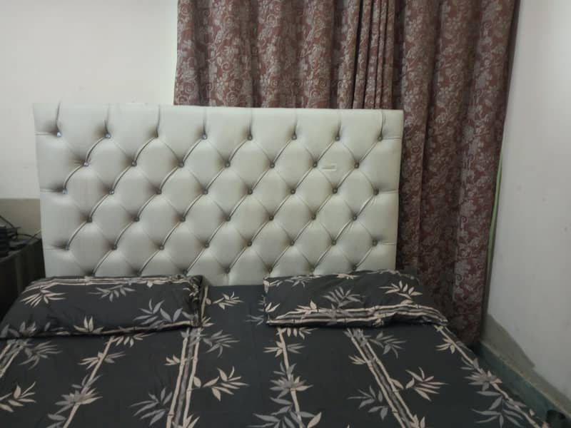 I am selling my bed good condition 1