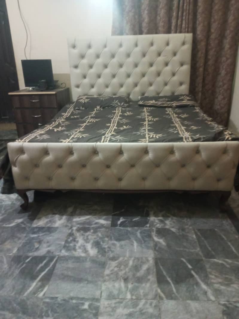 I am selling my bed good condition 4