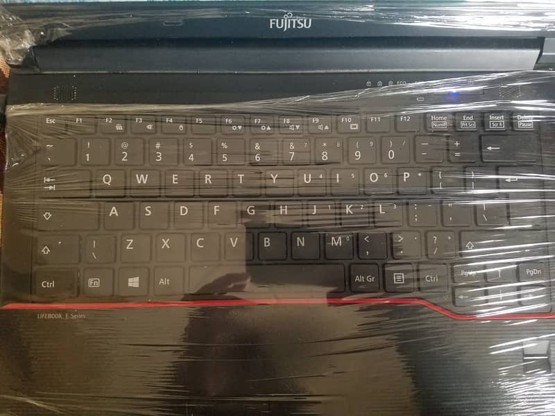 Fujitsu LifeBook E547 1