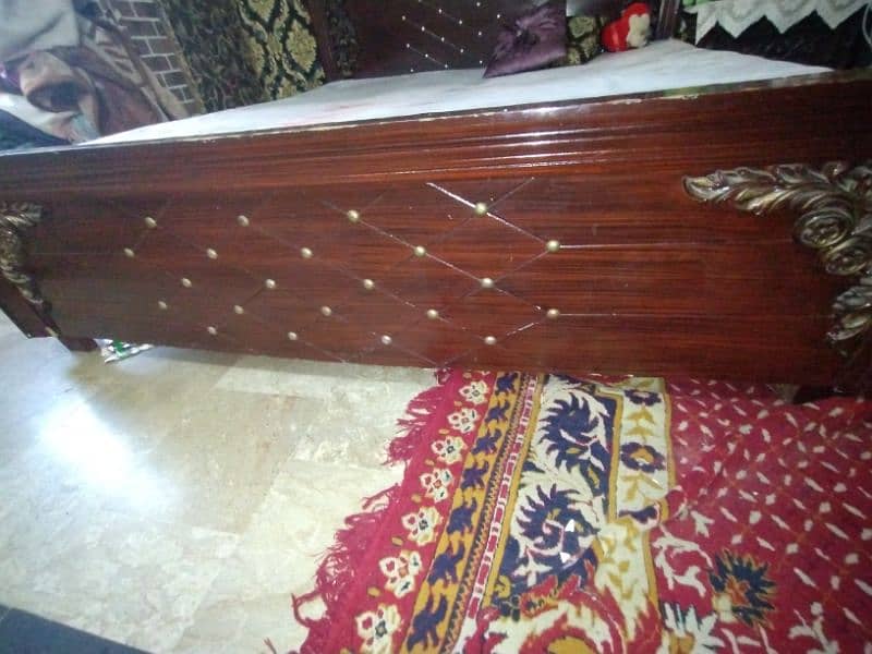 KING SIZE WOODEN BED AVAILABLE FOR SALE 2