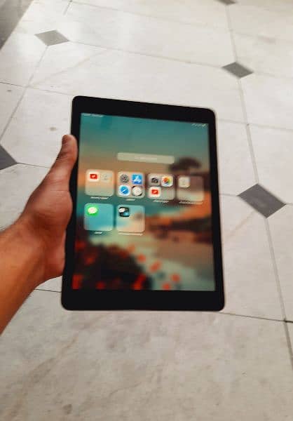 Ipad 5th generation 32GB 1