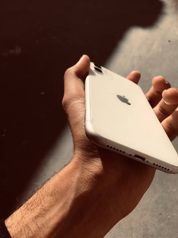 iPhone 11 jv 64 gb 03121924862 only whatsap 3