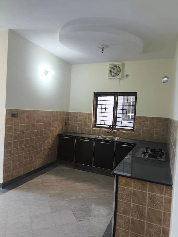 8 Marla House For Sale In Usman Block Bahria Town Lahore. 13