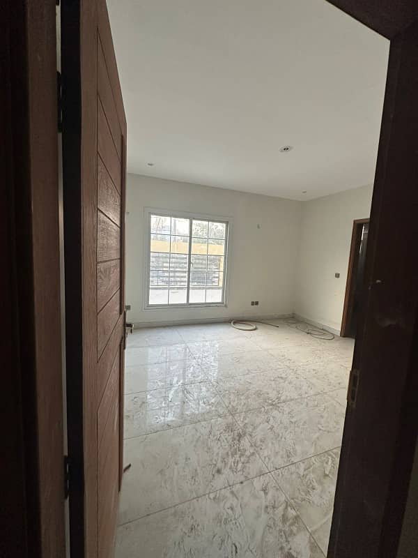 3600 SQ FT 4 BED ROOM UPPER PORTION WITH LIFT AND 3 CARS PARKING NEAR COCAN GROUND 9